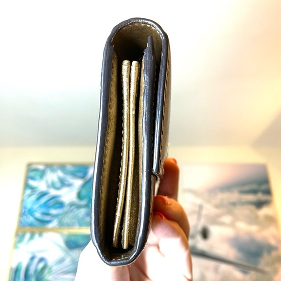 LAST CHANCE!🎉Gucci Metallic Long Patent Leather Wallet Gold Heart - Picture 3 of 8